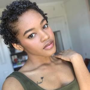 Meet your Posher, Tiaura